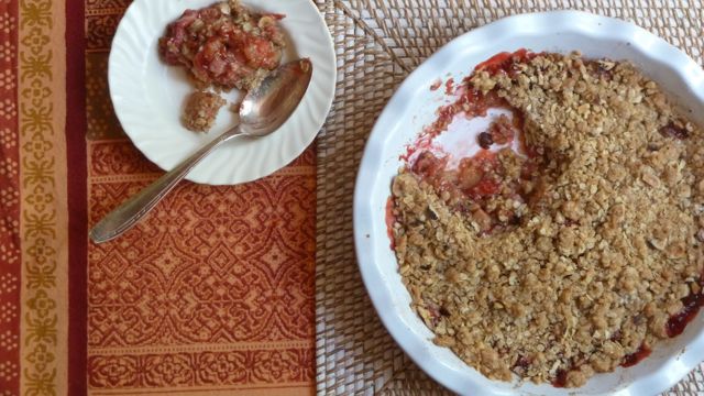 Rhubarb Strawberry Crisps