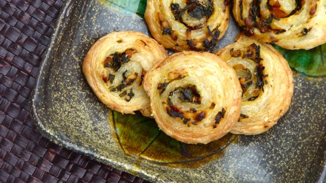 Spinach Sundried Tomato Puff Pastry Swirls